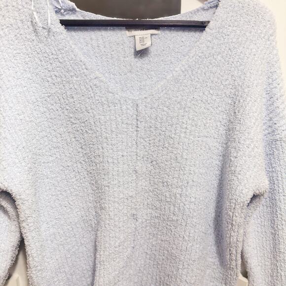 Cup Cakes and Cashmere NWOT Fuzzy Light Blue Ultra Soft V-Neck Sweater Size XL - Picture 5 of 9